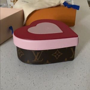 Louis Vuitton Accessories - Louis Vuitton Valentin Box MM Louis Vuitton Accessories - Louis Vuitton Valentin Box MM